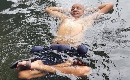 जल में योग: वरिष्ठ समाजसेवी हरिकृष्ण बिरला ने योग दिवस को दिया विशेष आयाम