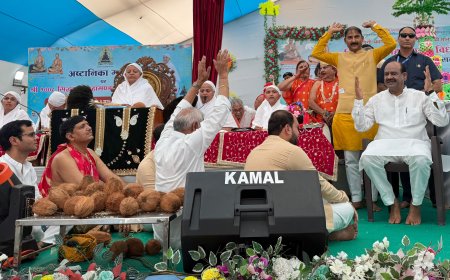 लोकसभा अध्यक्ष ओम बिरला ने लिया आशीर्वाद, प. पू. गणिनी श्रमणी आर्यिकारत्न श्री 105 विभाश्री माताजी के 32 वें दीक्षा दिवस पर शामिल होकर धर्म लाभ प्राप्त किया