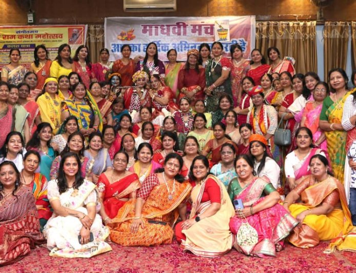 कोटा में माधवी मंच ने मनाया भव्य फाग उत्सव, बरसाने की लठमार होली खेली