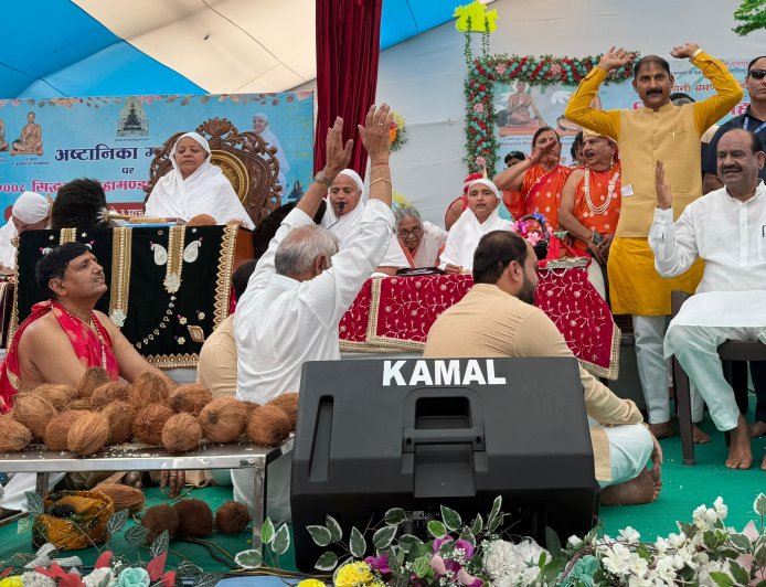 लोकसभा अध्यक्ष ओम बिरला ने लिया आशीर्वाद, प. पू. गणिनी श्रमणी आर्यिकारत्न श्री 105 विभाश्री माताजी के 32 वें दीक्षा दिवस पर शामिल होकर धर्म लाभ प्राप्त किया