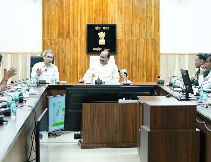 लोकसभा अध्यक्ष ने की रेलवे विकास कार्यों की समीक्षा, दरा आरयूबी का निर्माण कार्य शीघ्र पूर्ण करने के दिए निर्देश